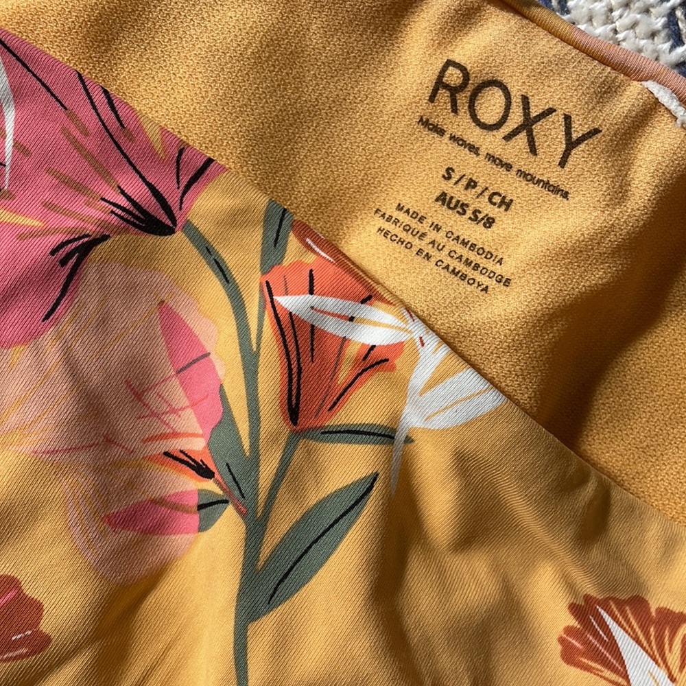 Roxy two piece - Picture 3 of 3